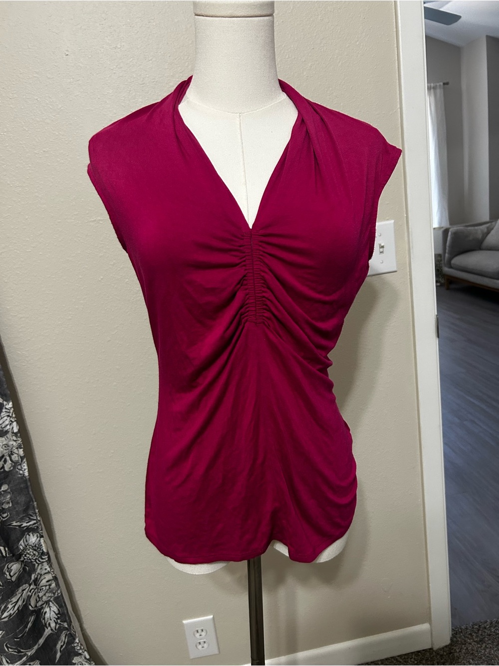 Ruched V-Neck Sleeveless Blouse in Magenta/Dark Pink